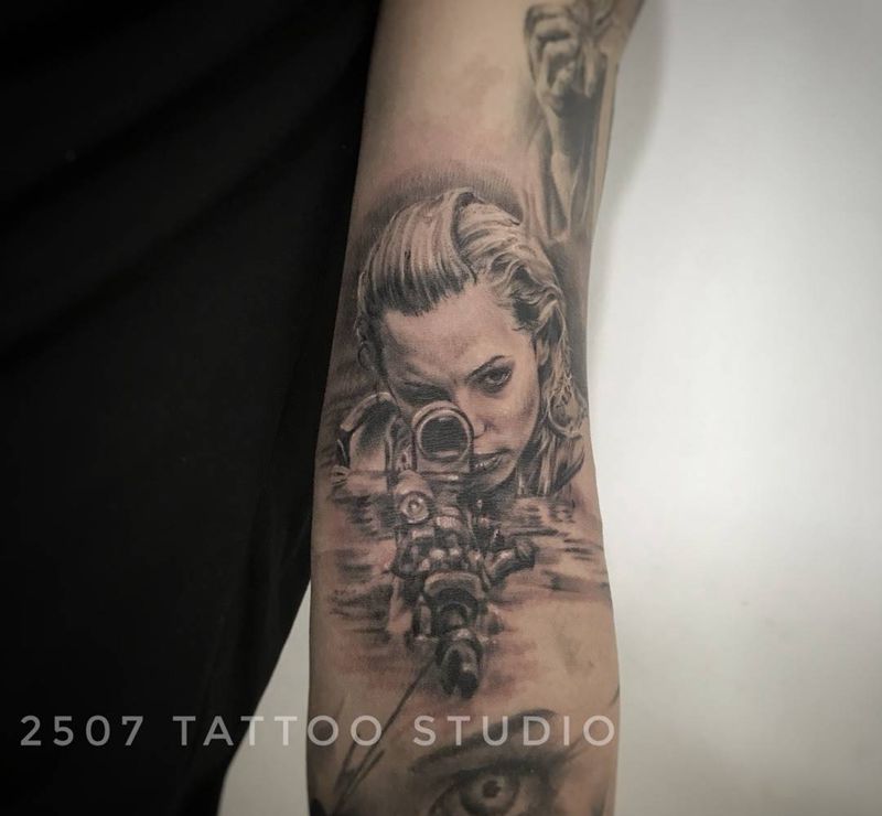 女枪手纹身图片