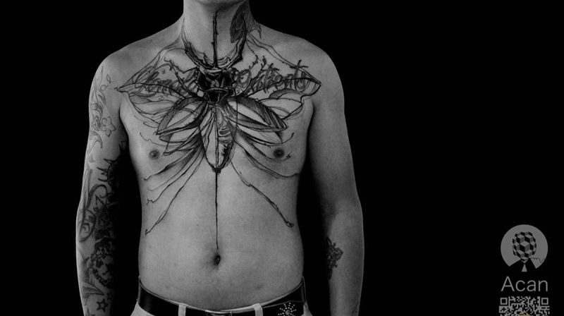 添加图案暴力花胸纹身图片