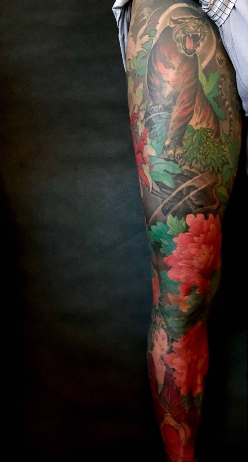 传统整腿纹身图片_传统腿部人物植物原创包整腿纹身图案