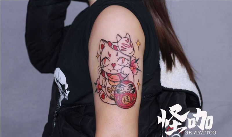 招财猫纹身图片_手臂浮世绘达摩蛋日式纹身图案