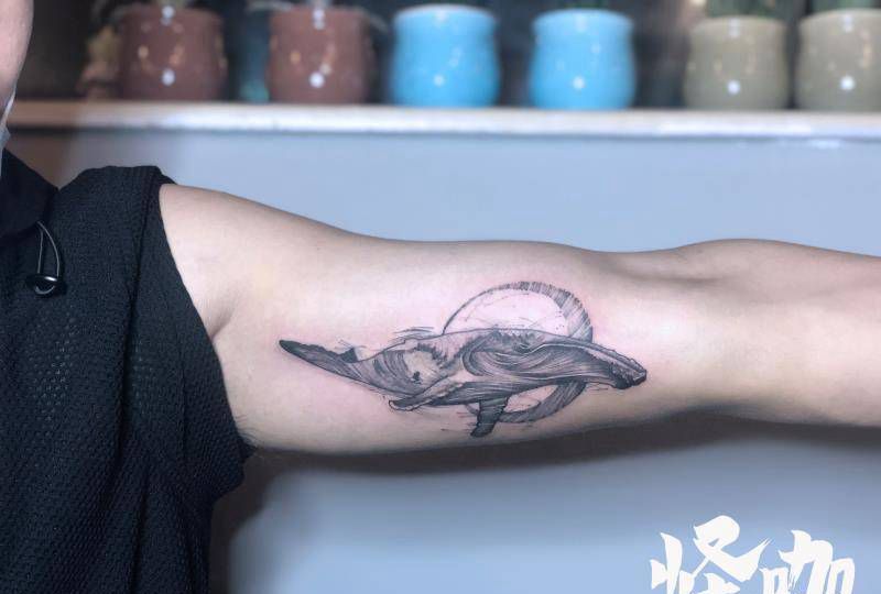 鲸纹身图片_手臂暗黑纹身图案