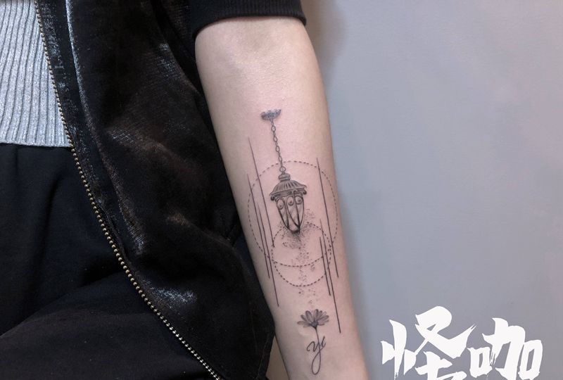 灯纹身图片_手臂几何点刺纹身图案