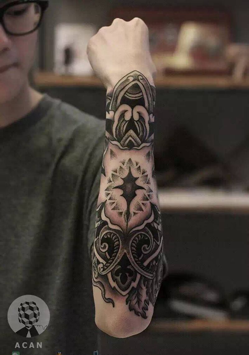 包小臂纹身图片