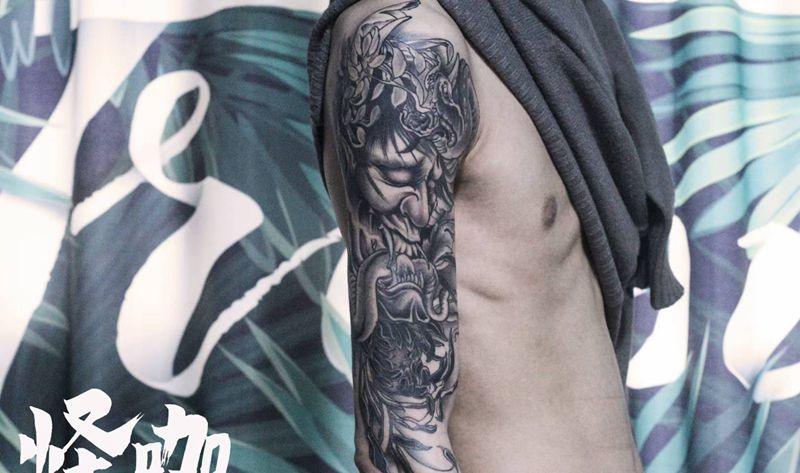 般若纹身图片_手臂新传统老传统菊花蛇纹身图案