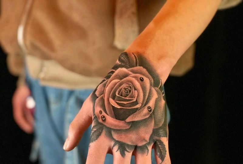 黑灰纹身图片_手臂手部纹身图案