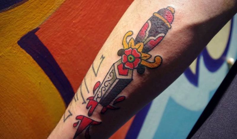 oldschool 匕首纹身图片_手臂欧美植物静物宗教成品纹身图案