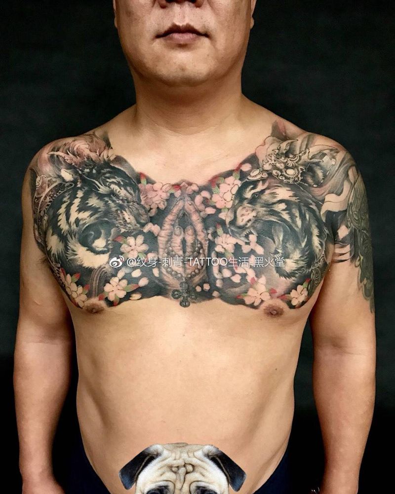 花胸虎纹身图片_成品胸部欧美传统国画遮盖动物静物宗教鬼神纹身图案