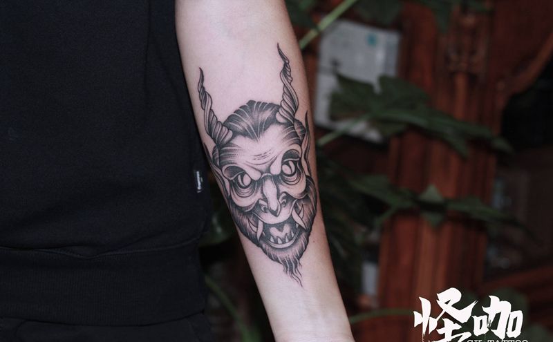 作品纹身图片_手臂点刺纹身图案