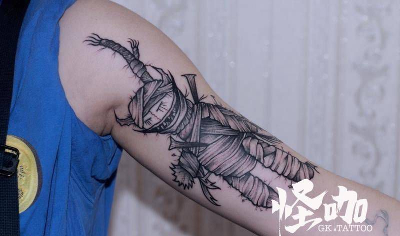 作品纹身图片_手臂肩部点刺纹身图案