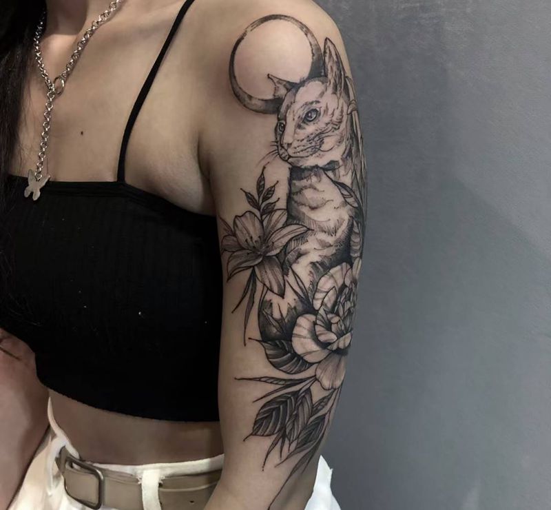 猫纹身图片_手臂肩部欧美写实几何纹身图案