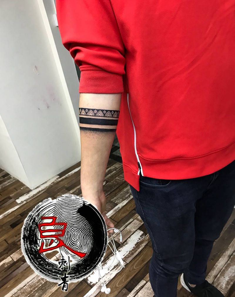 臂环纹身图片