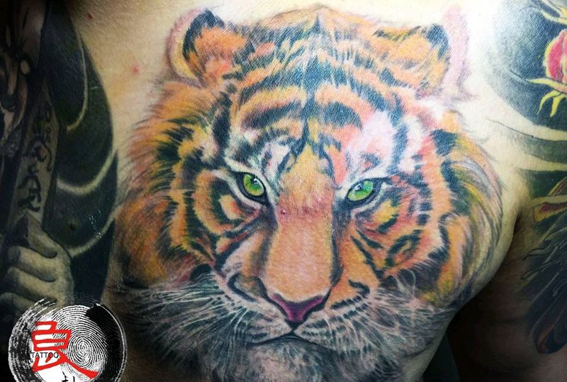 虎纹身图片_胸部传统国画动物成品纹身图案