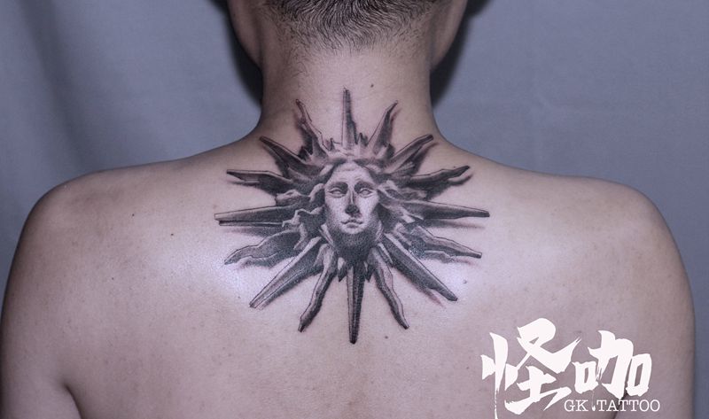 作品纹身图片_背部欧美写实纹身图案