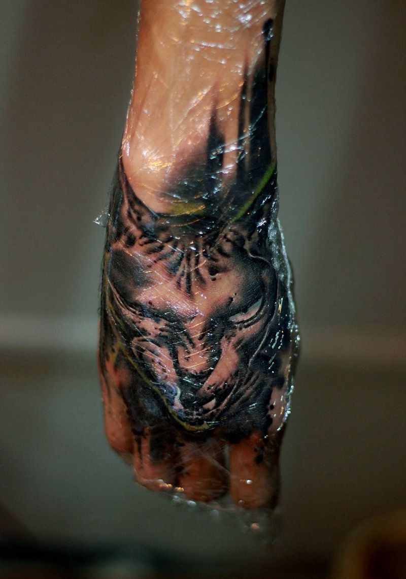 大满背纹身图片_成品手部欧美写实原创动物纹身图案