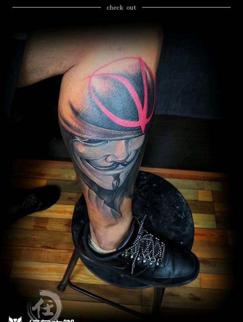 表情纹身图片_腿部欧美写实纹身图案