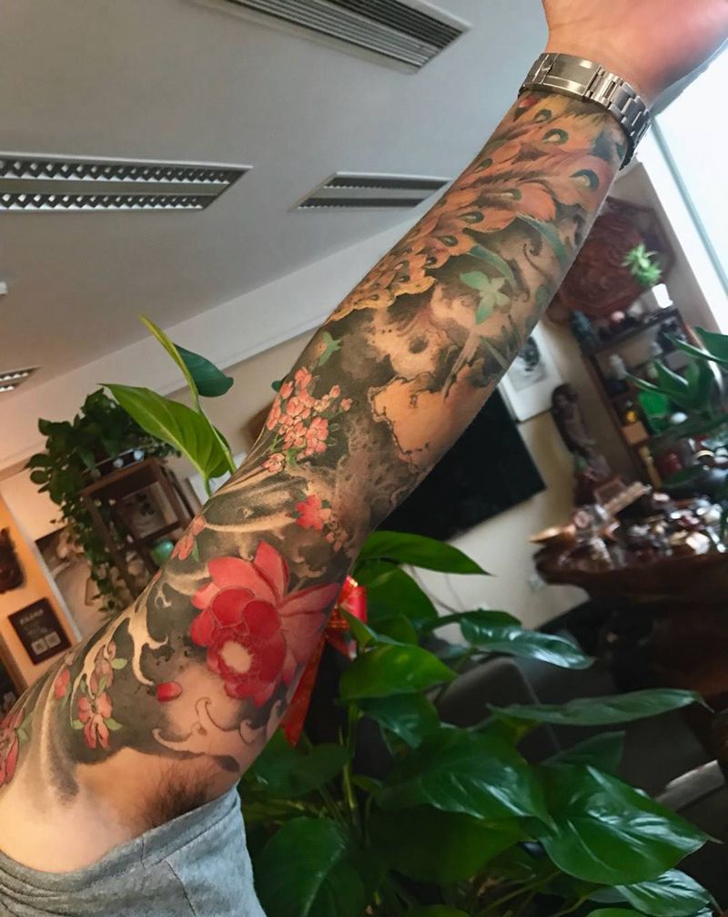 荷花纹身图片_手部手臂新传统纹身图案