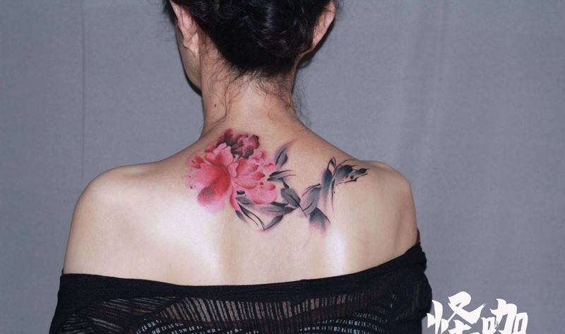 作品纹身图片_背部水彩纹身图案