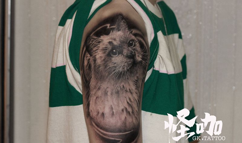 作品纹身图片_肩部手臂欧美写实纹身图案