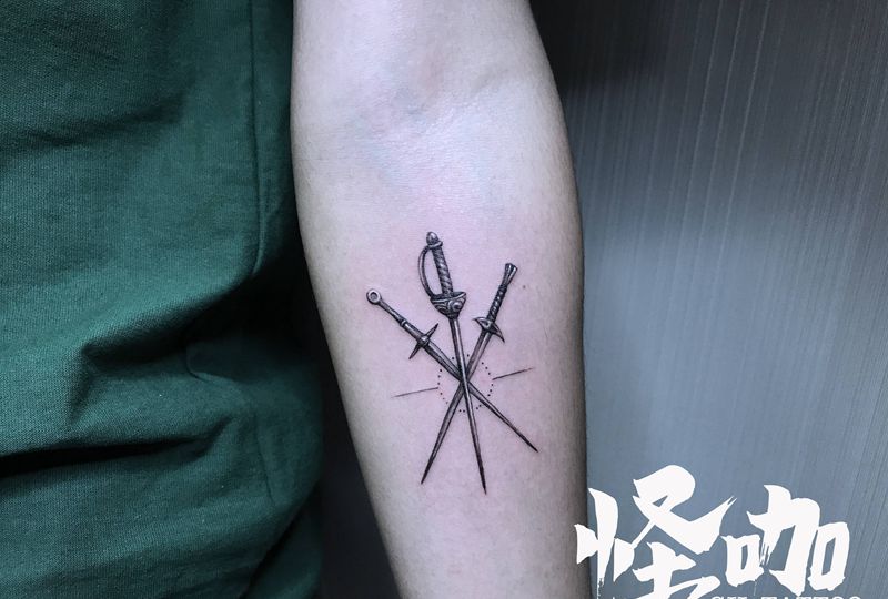 剑纹身图片_手臂欧美写实纹身图案