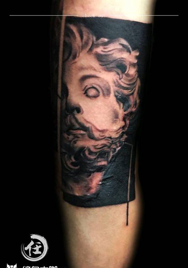 黑灰纹身图片_欧美写实纹身图案