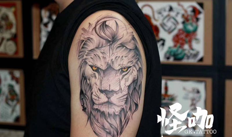 狮子纹身图片_手臂欧美写实纹身图案
