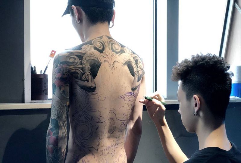 欧美满背纹身图片