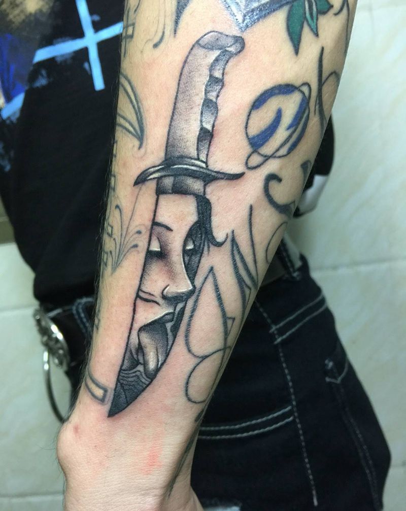 匕首纹身图片_成品手臂欧美纹身图案