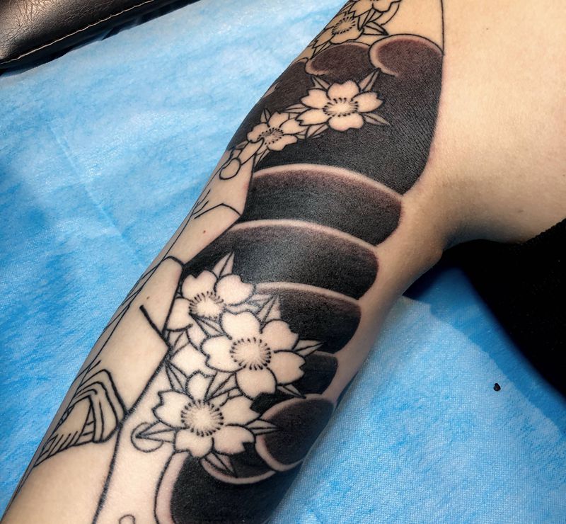 花臂进度纹身图片_手臂手部老传统老传统日式老传统板雾纹身图案