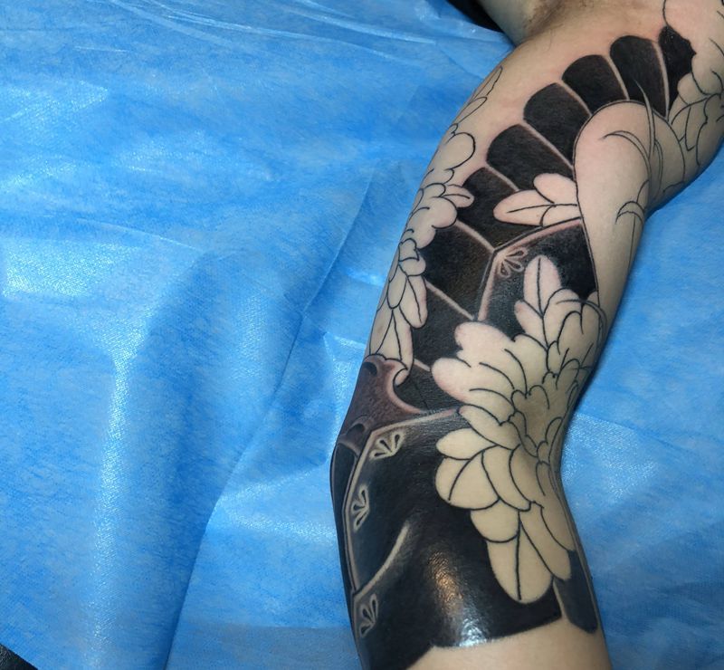 半甲七分袖、未完纹身图片_手臂手部老传统板雾纹身图案