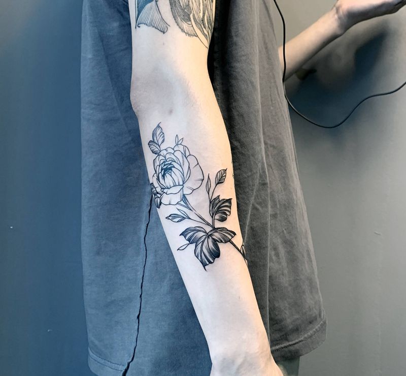 描线花纹身图片_手臂纹身图案