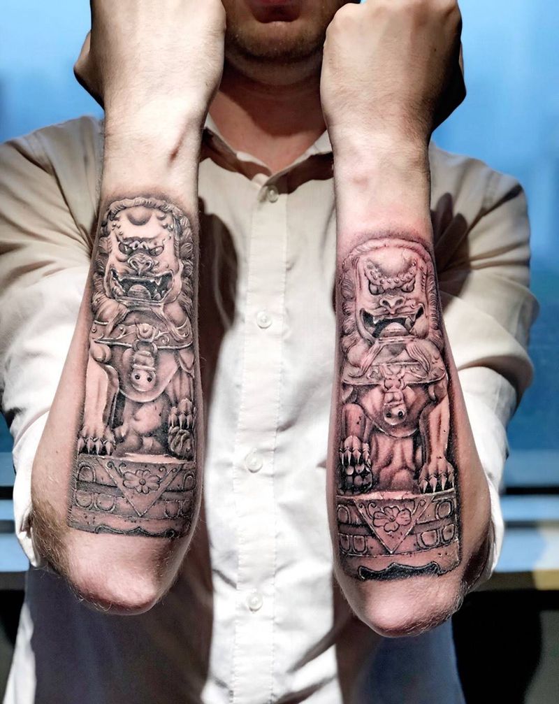 双臂石狮子纹身图片