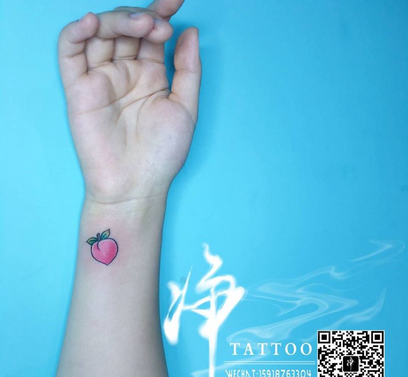 桃子纹身图片_成品手臂手部欧美清新传统几何植物字符原创纹身图案