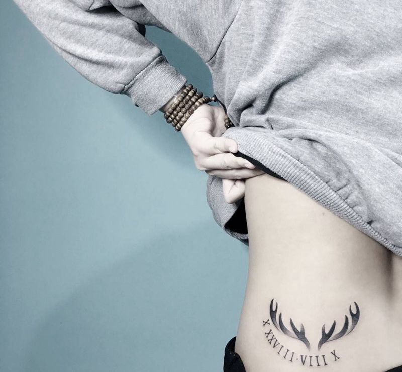 鹿角纹身图片_动物欧美腰部成品纹身图案