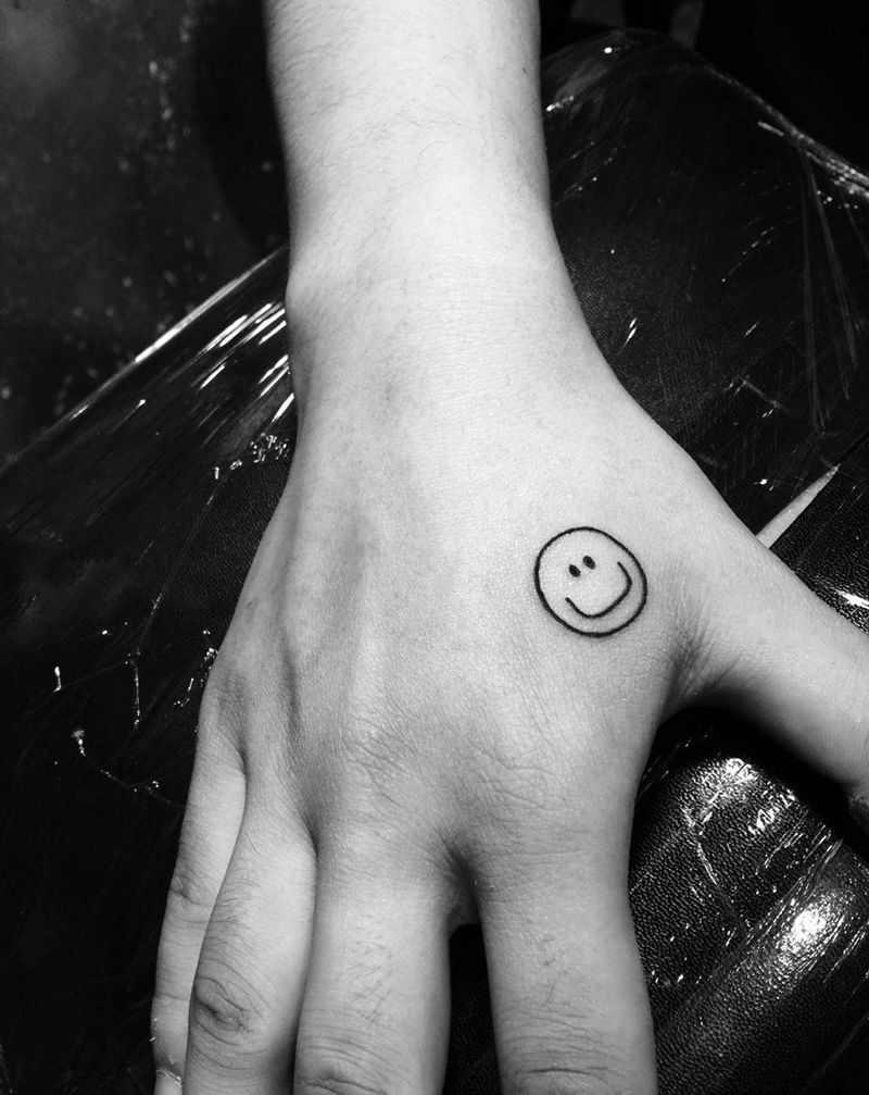 笑脸纹身图片_成品手臂清新纹身图案