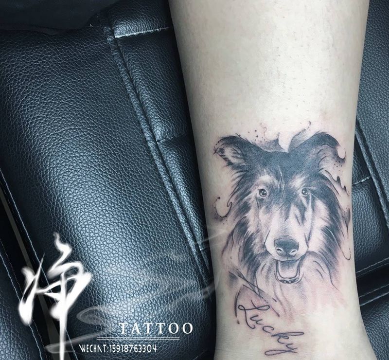 水墨牧羊犬纹身图片_成品脚部欧美写实国画动物狗水彩纹身图案