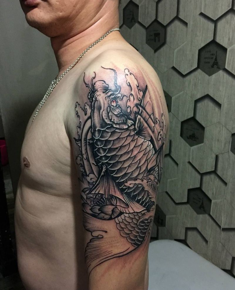 肥鱼纹身图片_成品手臂传统动物纹身图案