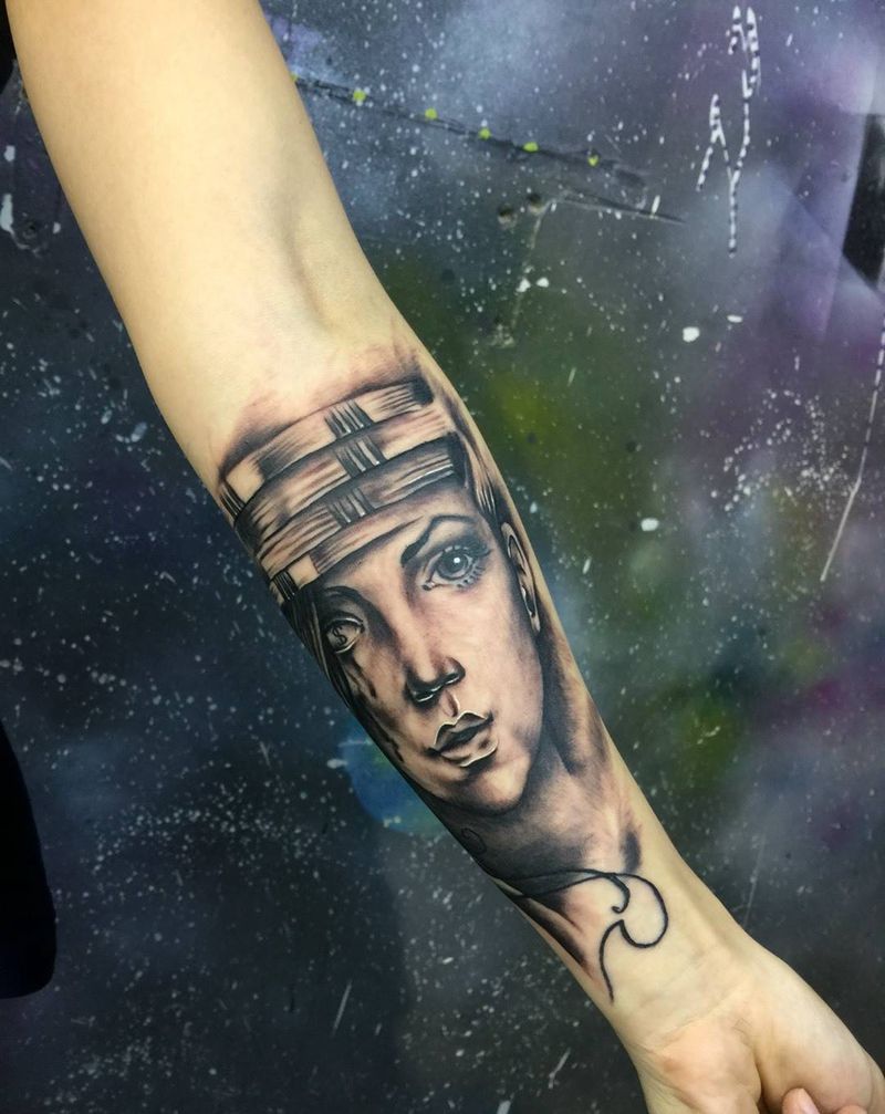 白皮纹身图片_手臂欧美人物纹身图案