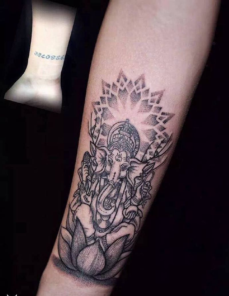 點刺象神纹身图片_手部清新原创几何鬼神动物成品纹身图案