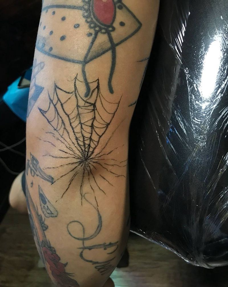 几株网纹身图片_手臂New School欧美写实纹身图案