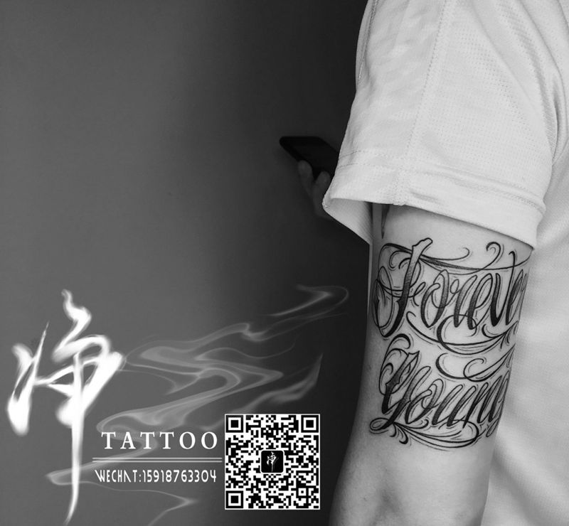花体字纹身图片_成品手臂肩部欧美习俗字符鬼神情侣原创宗教纹身图案