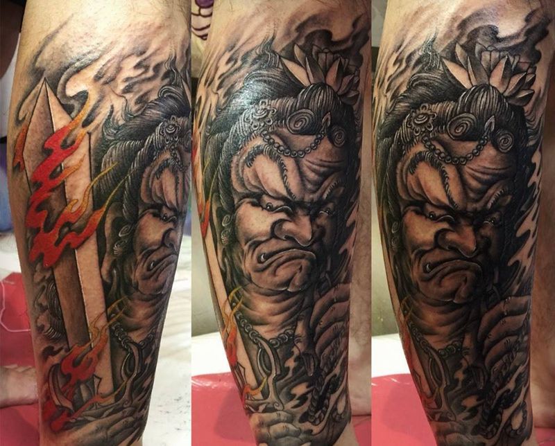 不动明王纹身图片_成品腿部传统鬼神纹身图案