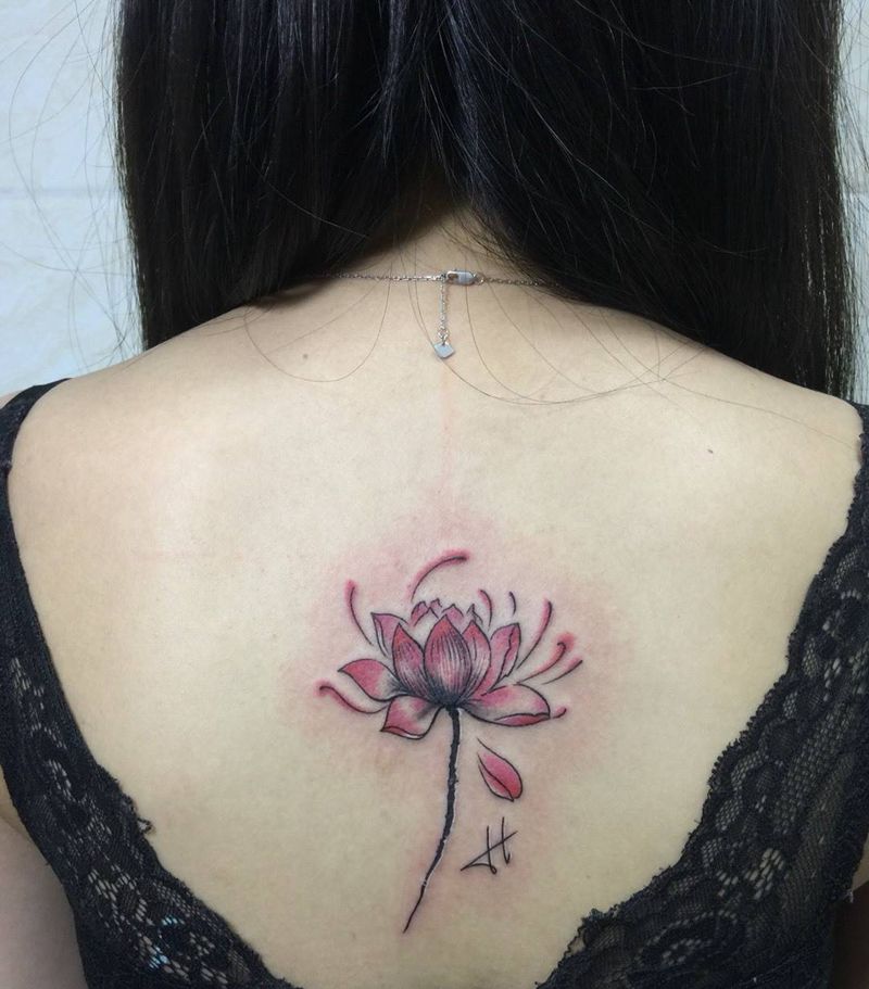 莲花纹身图片_成品背部传统清新植物纹身图案