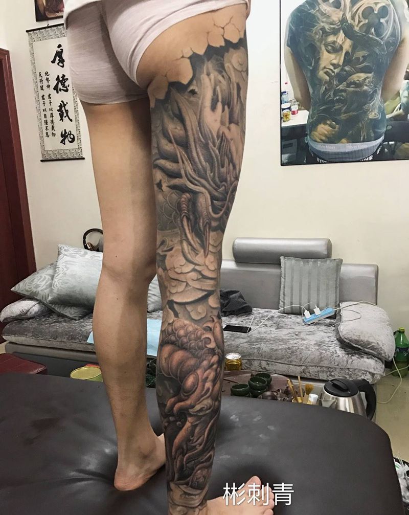 又见双龙戏珠腿 恢复半年后纹身图片