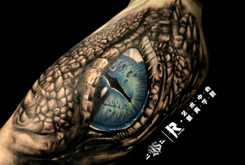 今日，眼科医生小龙纹身图片_手臂手部欧美写实眼睛龙纹身图案