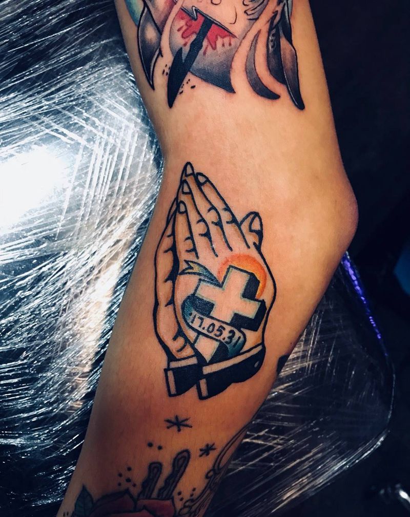 school 祈祷之手纹身图片