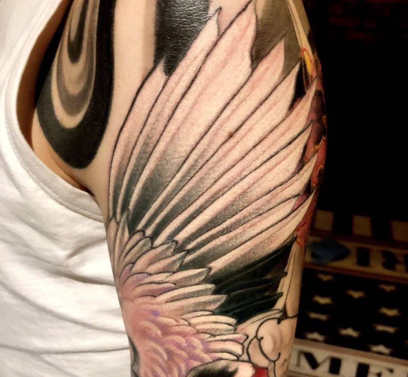 小鹰亮翅纹身图片