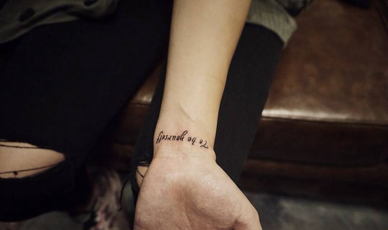 手腕英文纹身图片