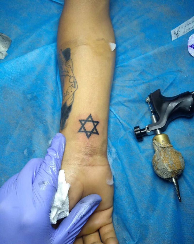 所罗门哒封印纹身图片_字符几何宗教手部纹身图案