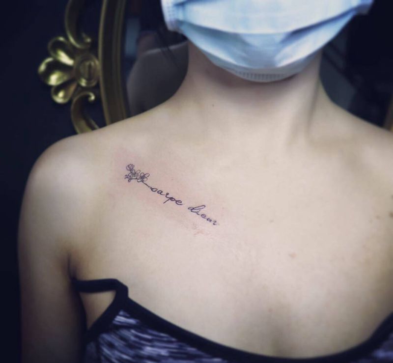 每天一根小字母…纹身图片_肩部纹身图案