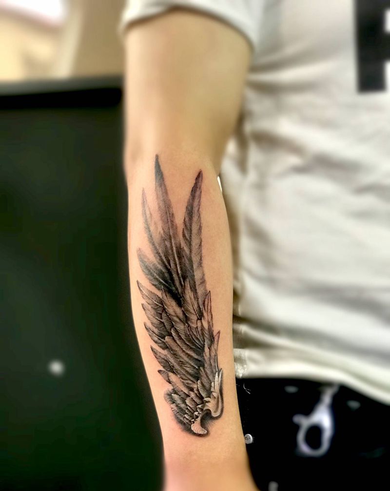 翅膀。纹身图片_手臂欧美写实纹身图案